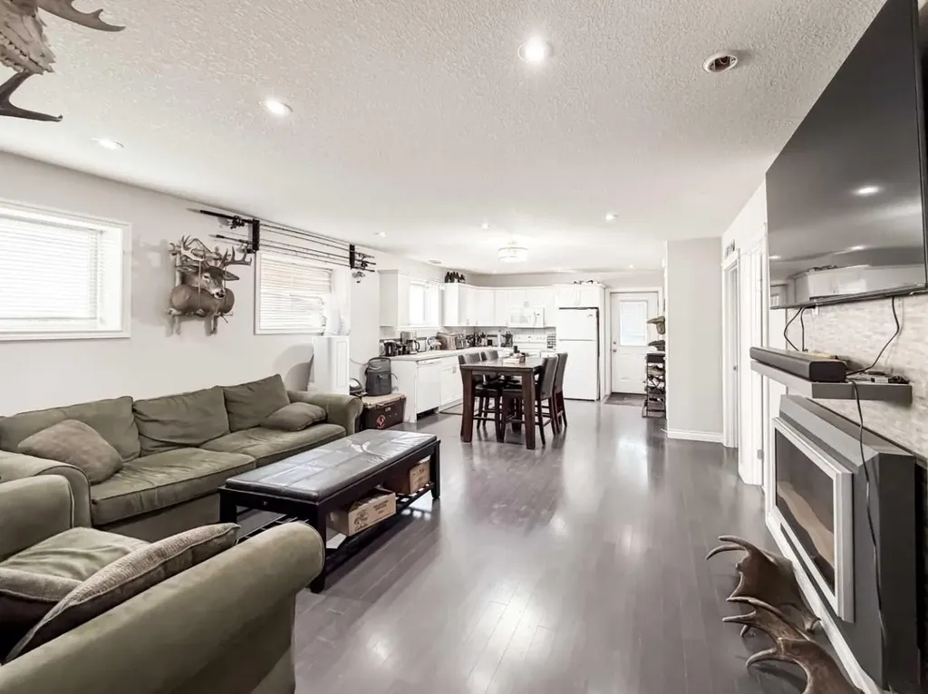 10761 74 Avenue Grande Prairie AB T8W 2T2