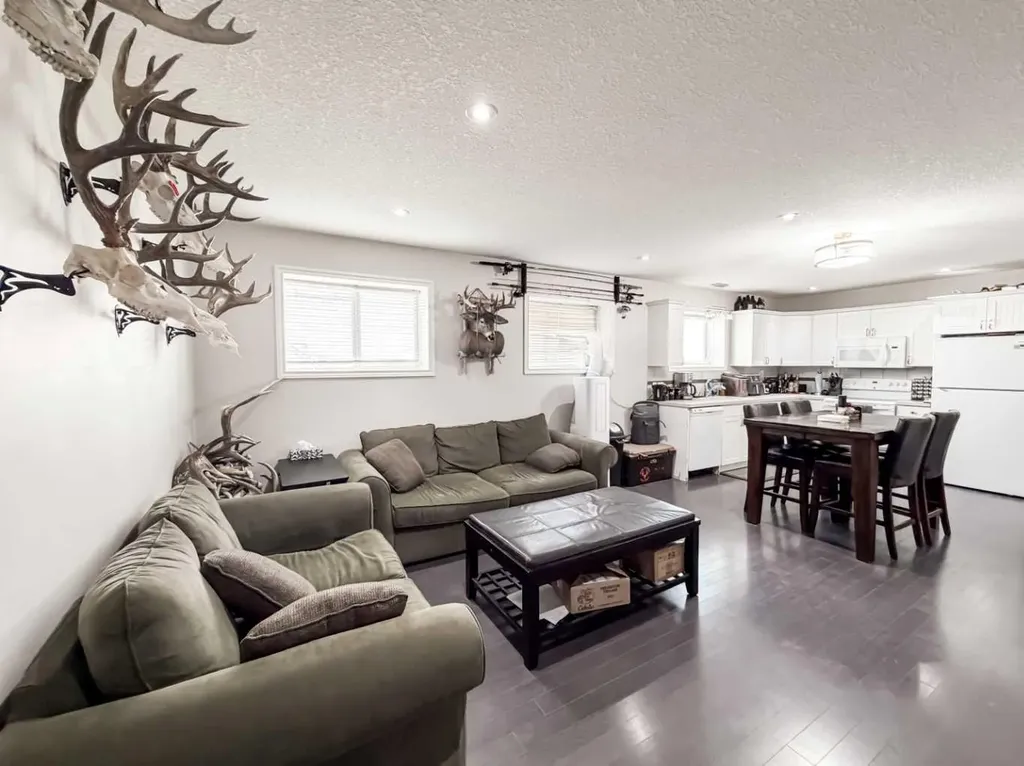 10761 74 Avenue Grande Prairie AB T8W 2T2