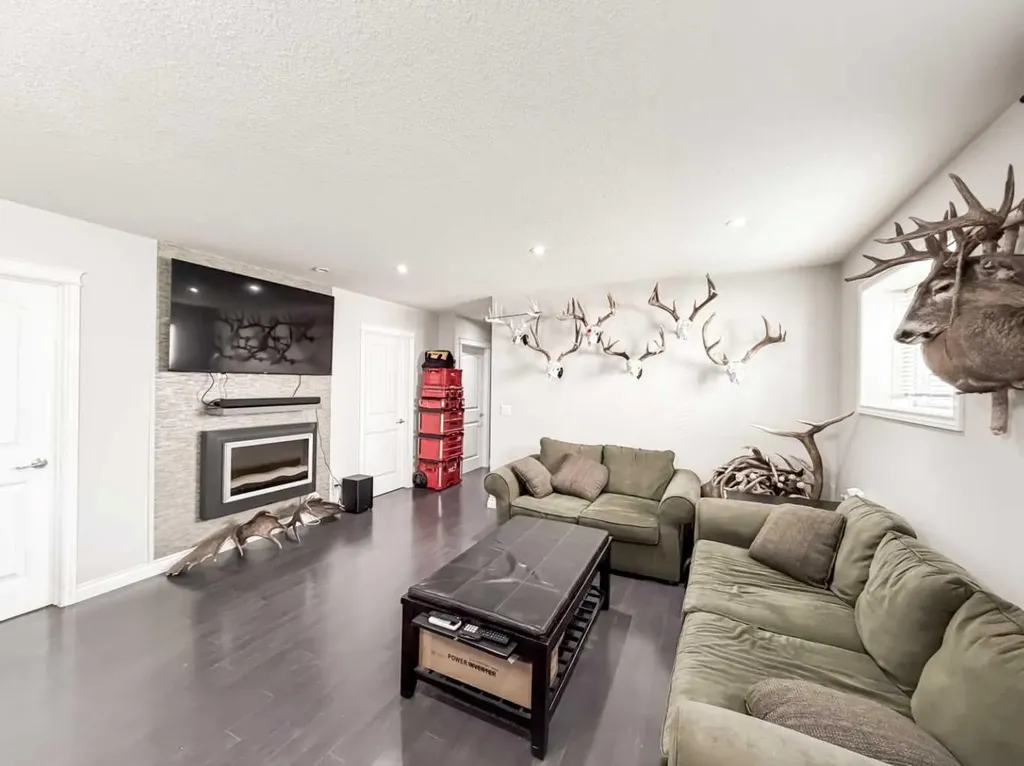 10761 74 Avenue Grande Prairie AB T8W 2T2