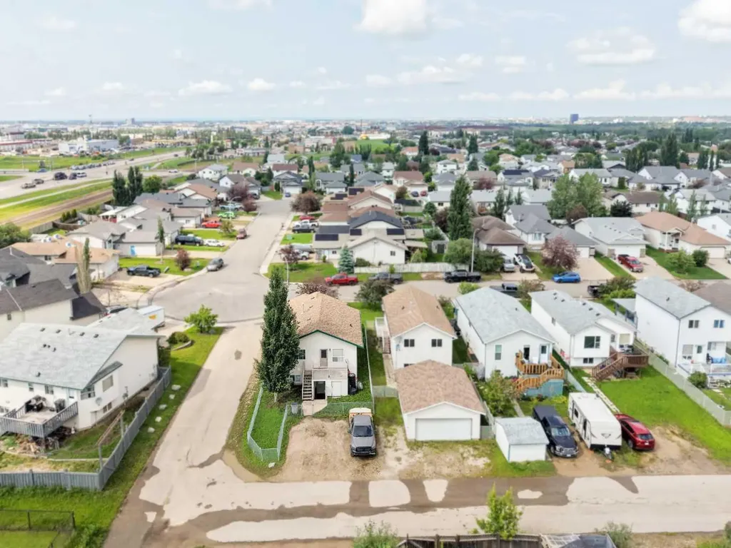 10761 74 Avenue Grande Prairie AB T8W 2T2