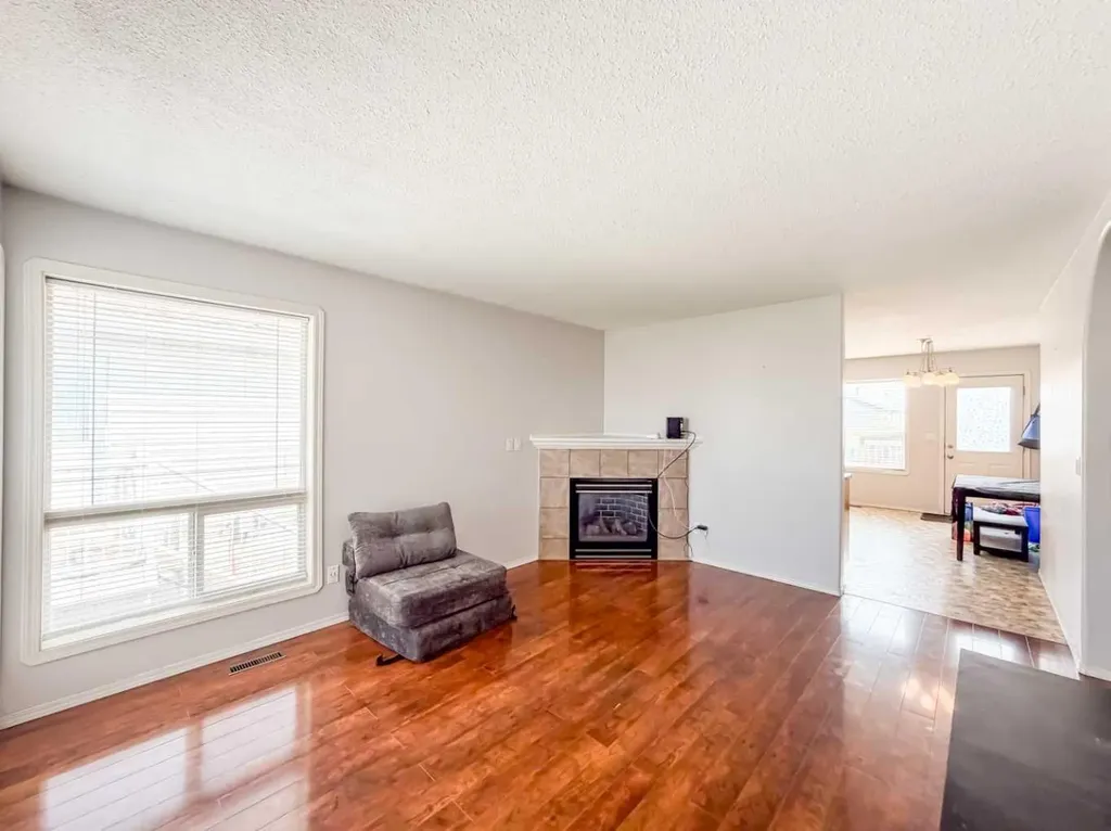 10761 74 Avenue Grande Prairie AB T8W 2T2