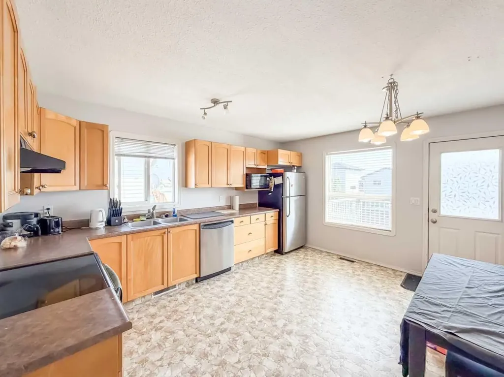 10761 74 Avenue Grande Prairie AB T8W 2T2
