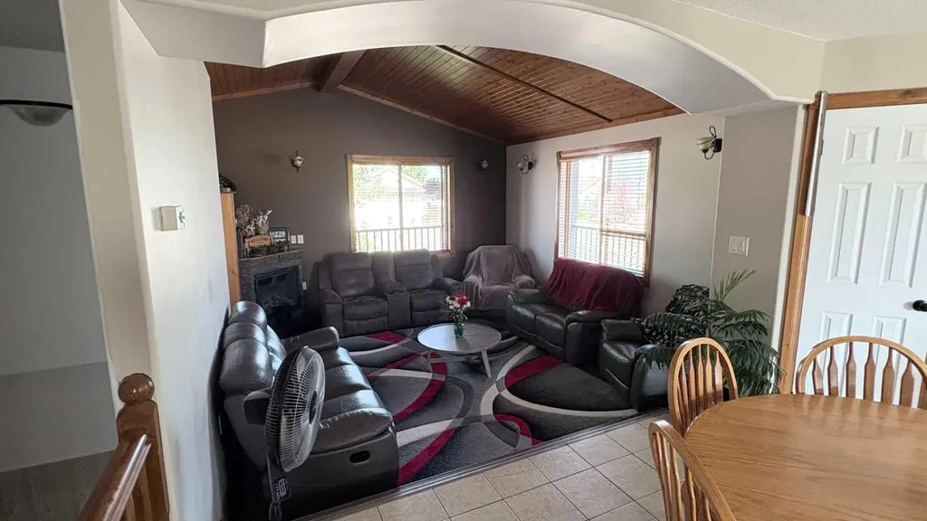 253 Westview Crescent Bow Island AB T0K 0G0