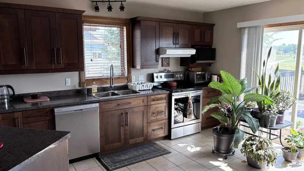 253 Westview Crescent Bow Island AB T0K 0G0