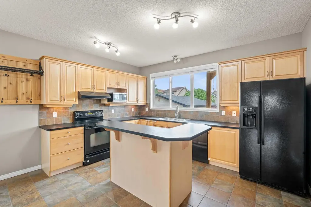 2362 Sagewood Crescent SW Airdrie AB T4B 3M8