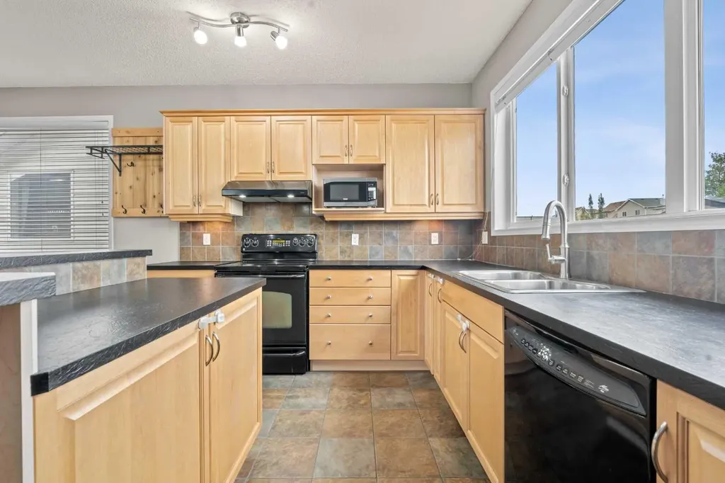 2362 Sagewood Crescent SW Airdrie AB T4B 3M8
