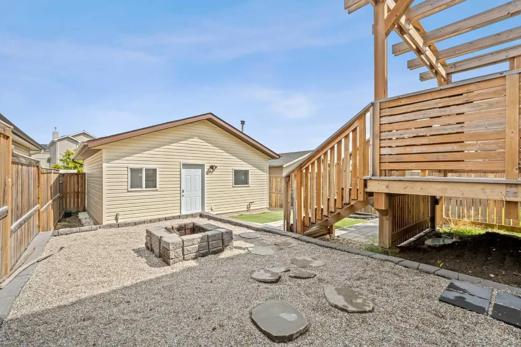 2362 Sagewood Crescent SW Airdrie AB T4B 3M8