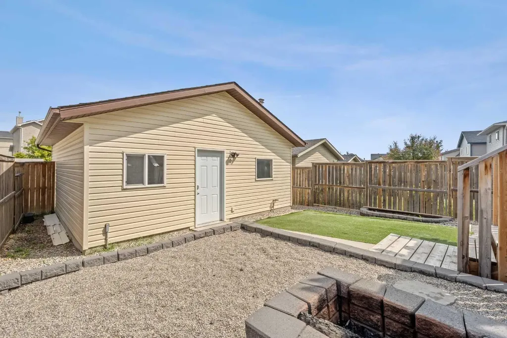 2362 Sagewood Crescent SW Airdrie AB T4B 3M8