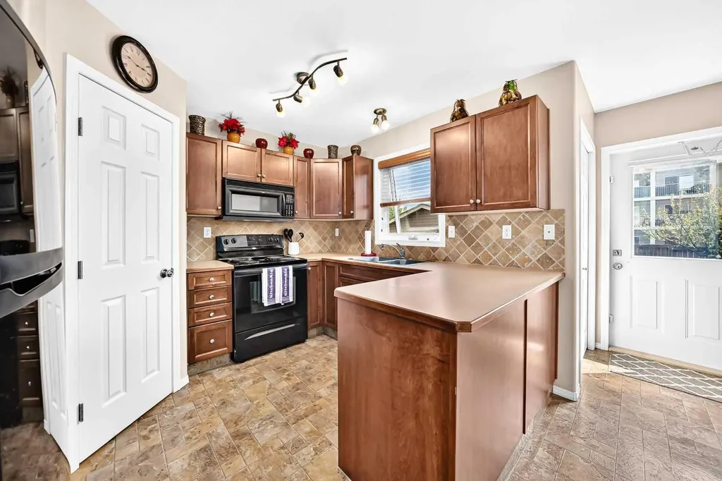 79 Lawford Avenue Red Deer AB T4R 3N6