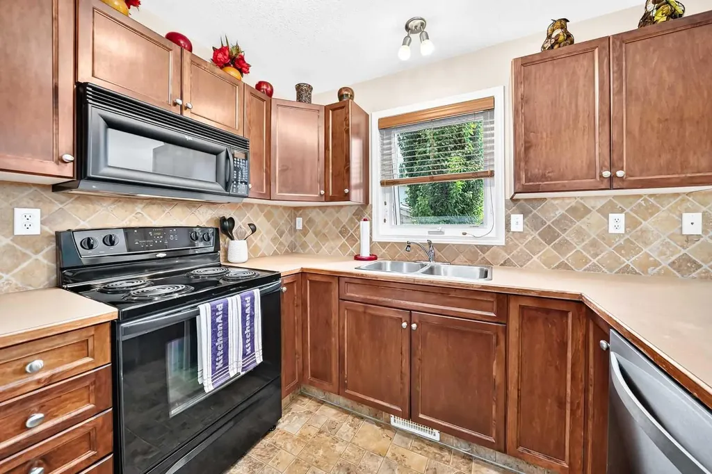 79 Lawford Avenue Red Deer AB T4R 3N6