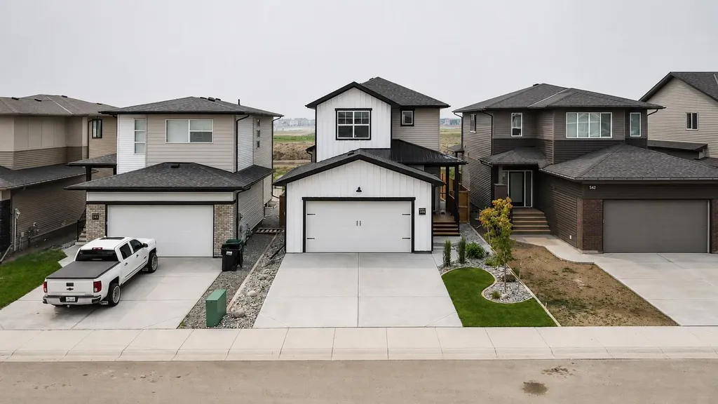 538 Malahat Green W Lethbridge AB T1J 5W4