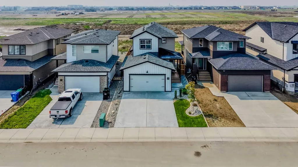 538 Malahat Green W Lethbridge AB T1J 5W4