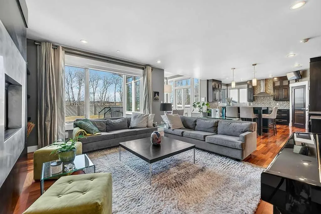 78 Aspen Cliff Close SW Calgary AB T3H 0L9