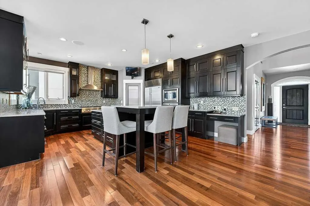 78 Aspen Cliff Close SW Calgary AB T3H 0L9