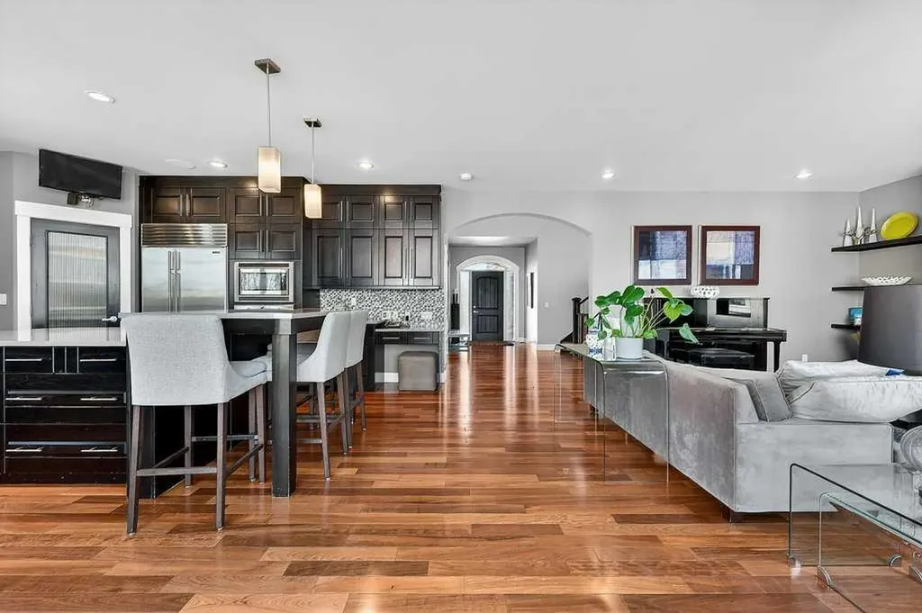 78 Aspen Cliff Close SW Calgary AB T3H 0L9