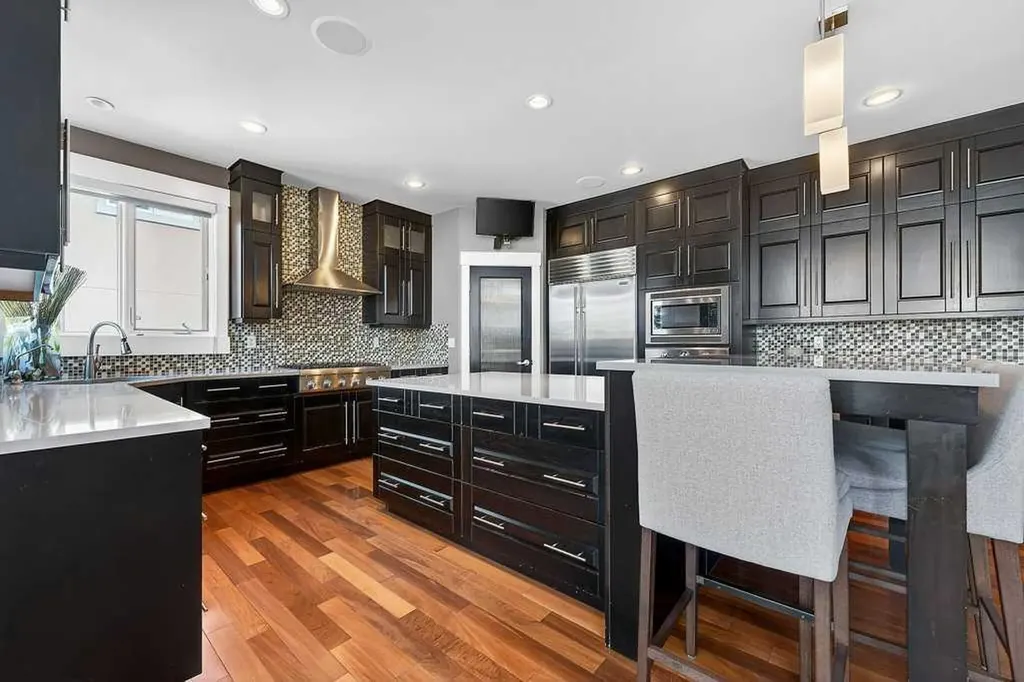 78 Aspen Cliff Close SW Calgary AB T3H 0L9