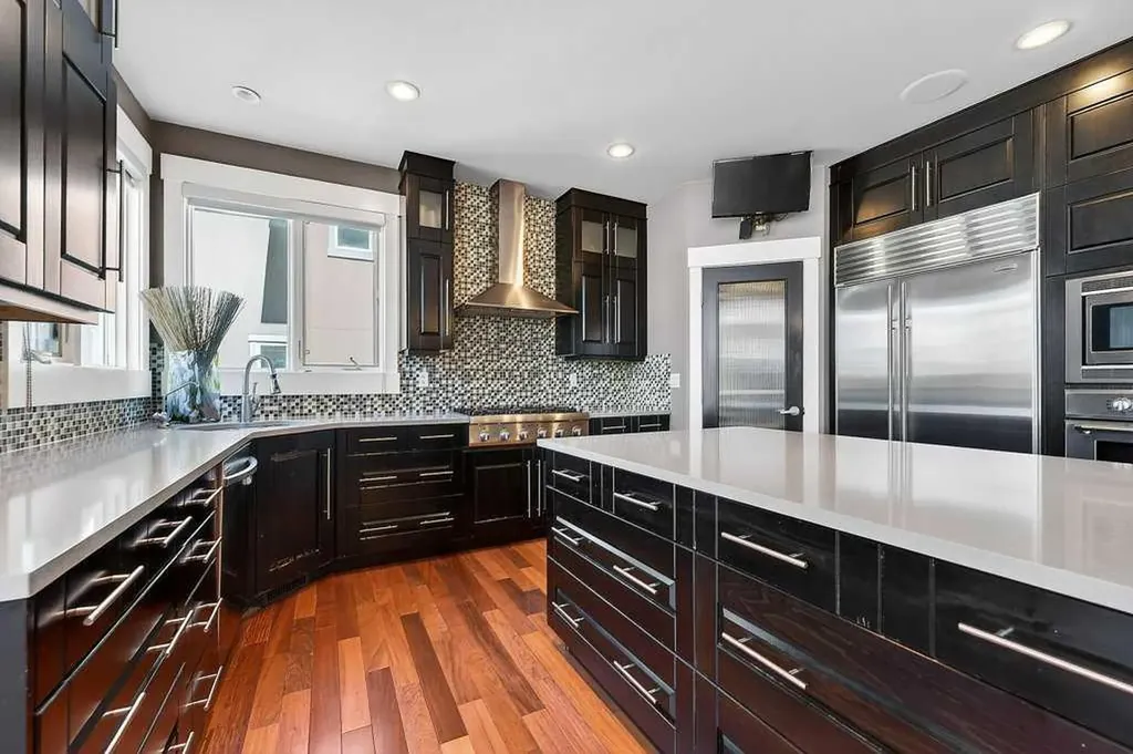 78 Aspen Cliff Close SW Calgary AB T3H 0L9