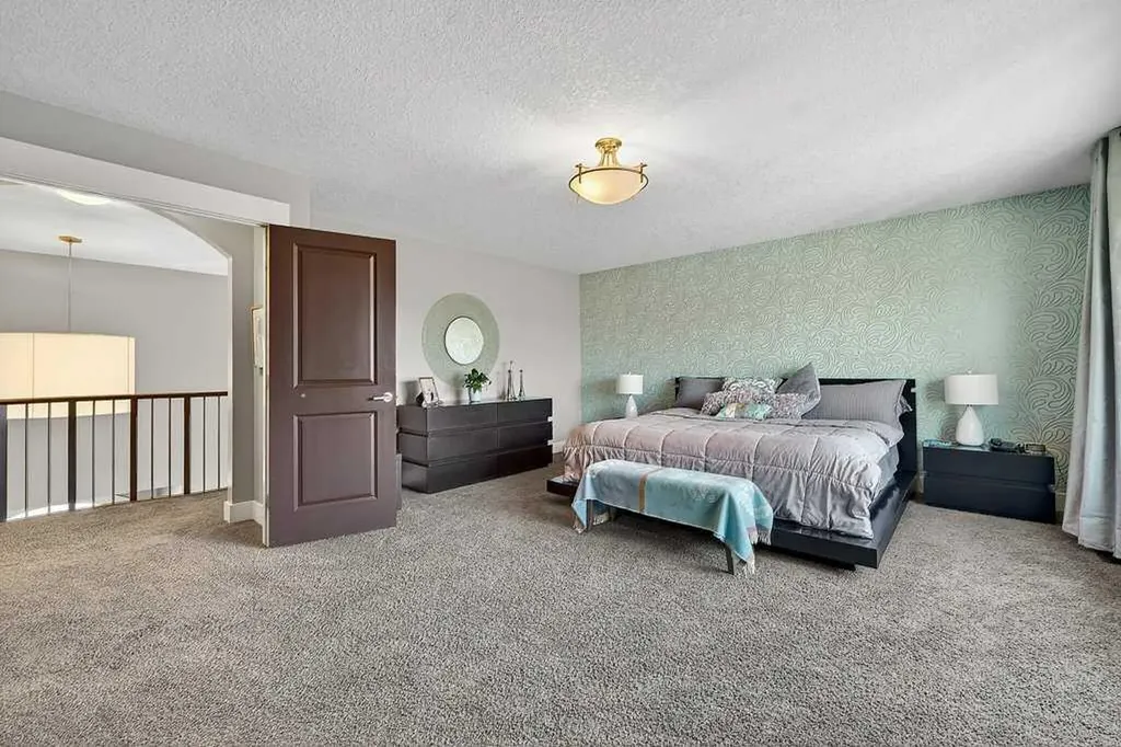 78 Aspen Cliff Close SW Calgary AB T3H 0L9