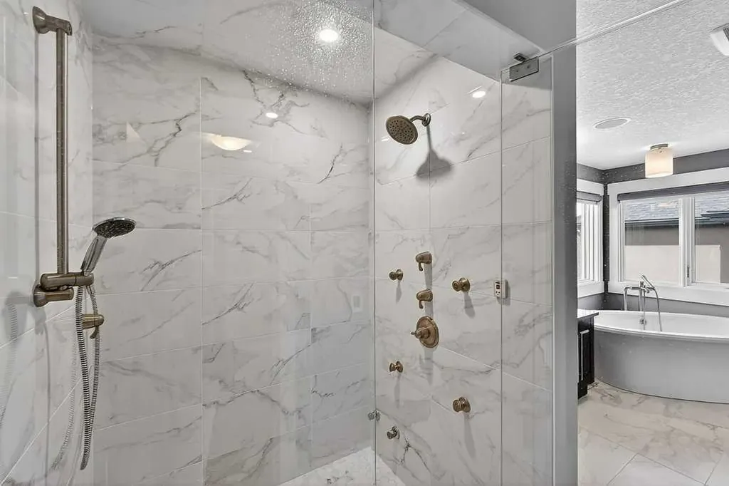 78 Aspen Cliff Close SW Calgary AB T3H 0L9