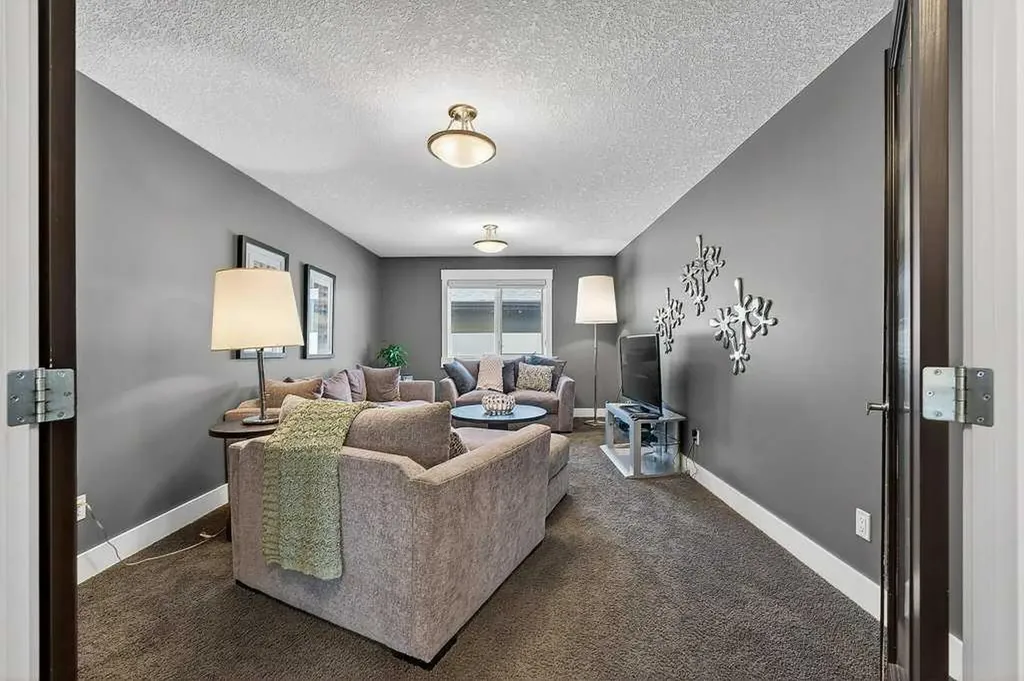 78 Aspen Cliff Close SW Calgary AB T3H 0L9