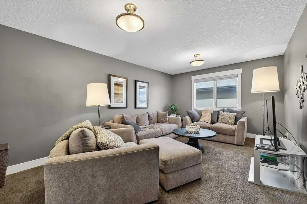 78 Aspen Cliff Close SW Calgary AB T3H 0L9