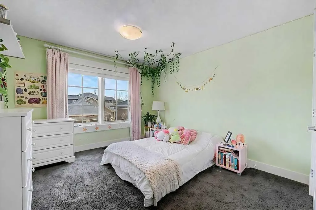 78 Aspen Cliff Close SW Calgary AB T3H 0L9
