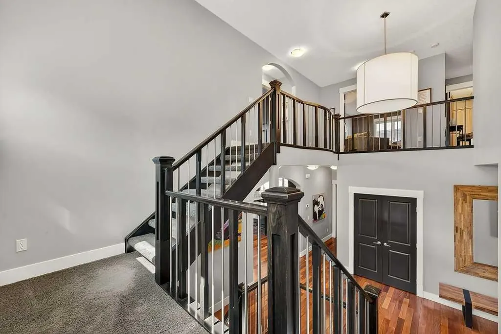 78 Aspen Cliff Close SW Calgary AB T3H 0L9