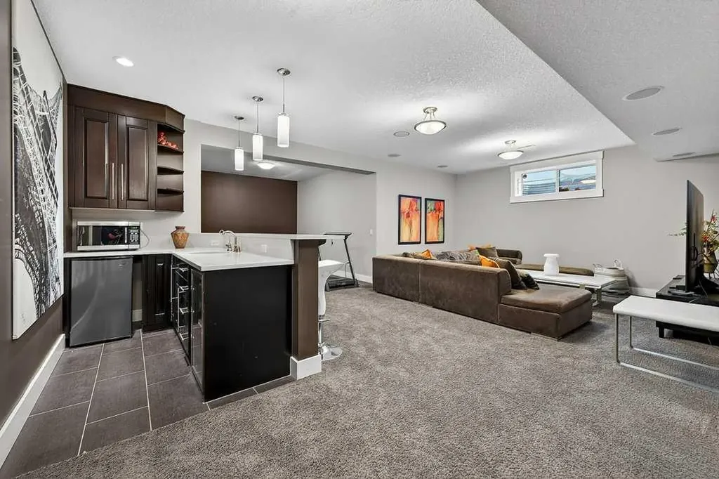 78 Aspen Cliff Close SW Calgary AB T3H 0L9