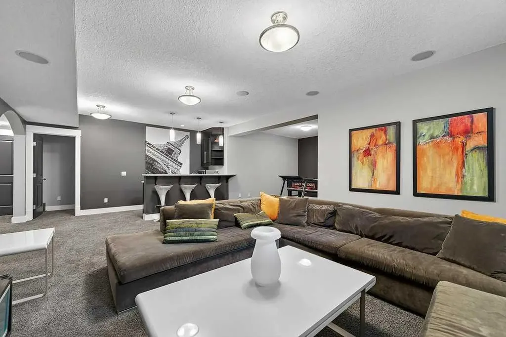 78 Aspen Cliff Close SW Calgary AB T3H 0L9