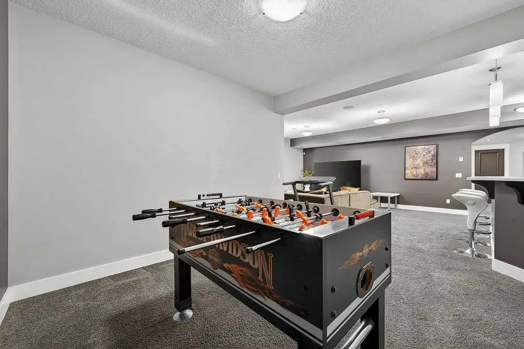 78 Aspen Cliff Close SW Calgary AB T3H 0L9