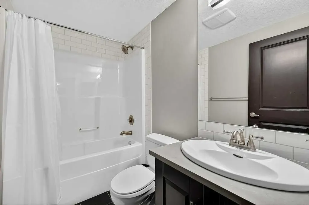 78 Aspen Cliff Close SW Calgary AB T3H 0L9