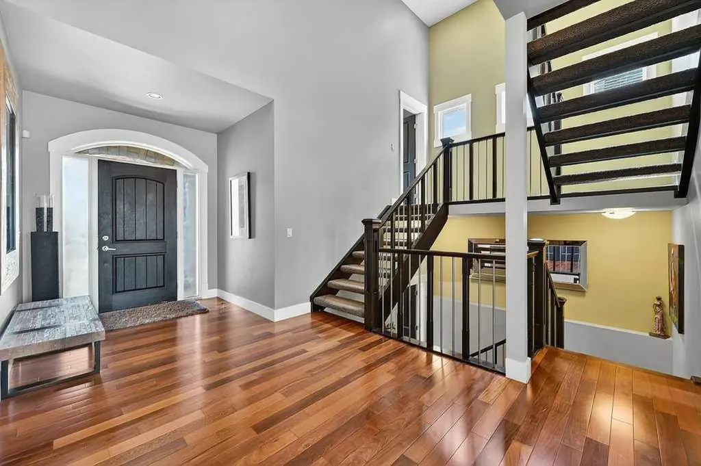78 Aspen Cliff Close SW Calgary AB T3H 0L9