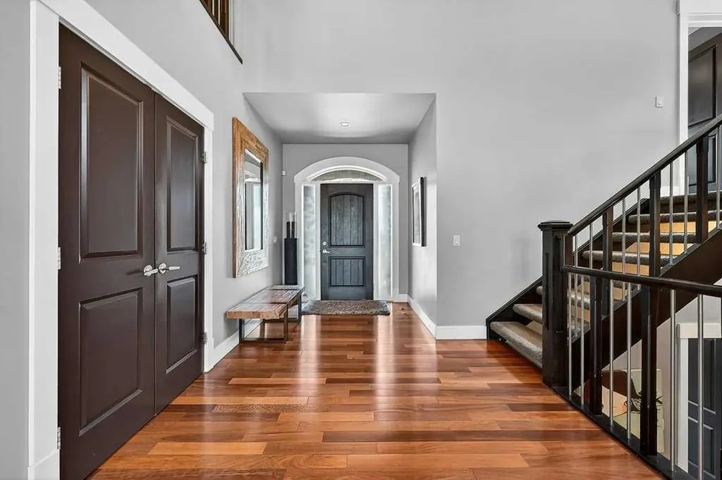78 Aspen Cliff Close SW Calgary AB T3H 0L9