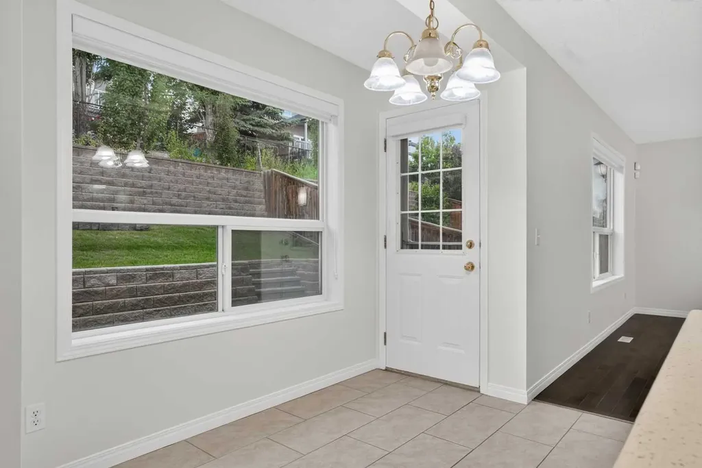 338 Panamount Drive NW Calgary AB T3K 5M1