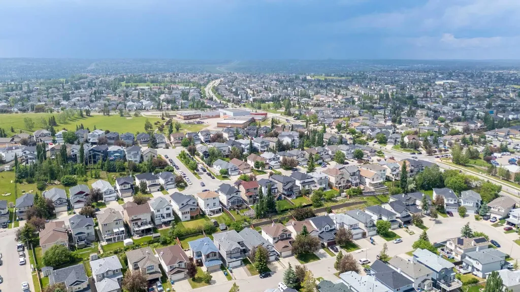 338 Panamount Drive NW Calgary AB T3K 5M1