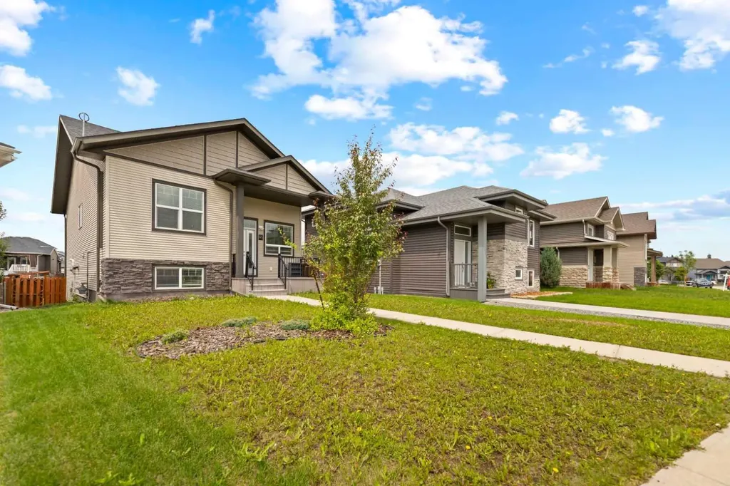 46 Village Crescent Red Deer AB T4R 0P3