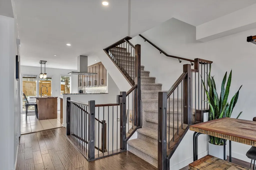 2033 21 Avenue SW Calgary AB T2T 0N8