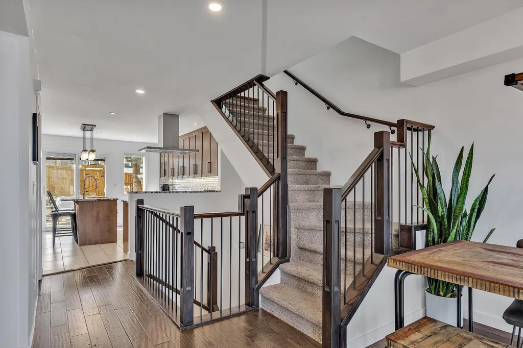 2033 21 Avenue SW Calgary AB T2T 0N8