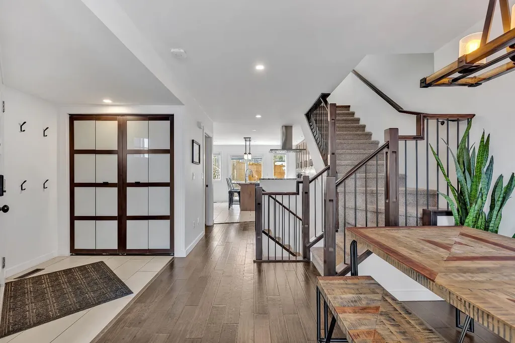 2033 21 Avenue SW Calgary AB T2T 0N8