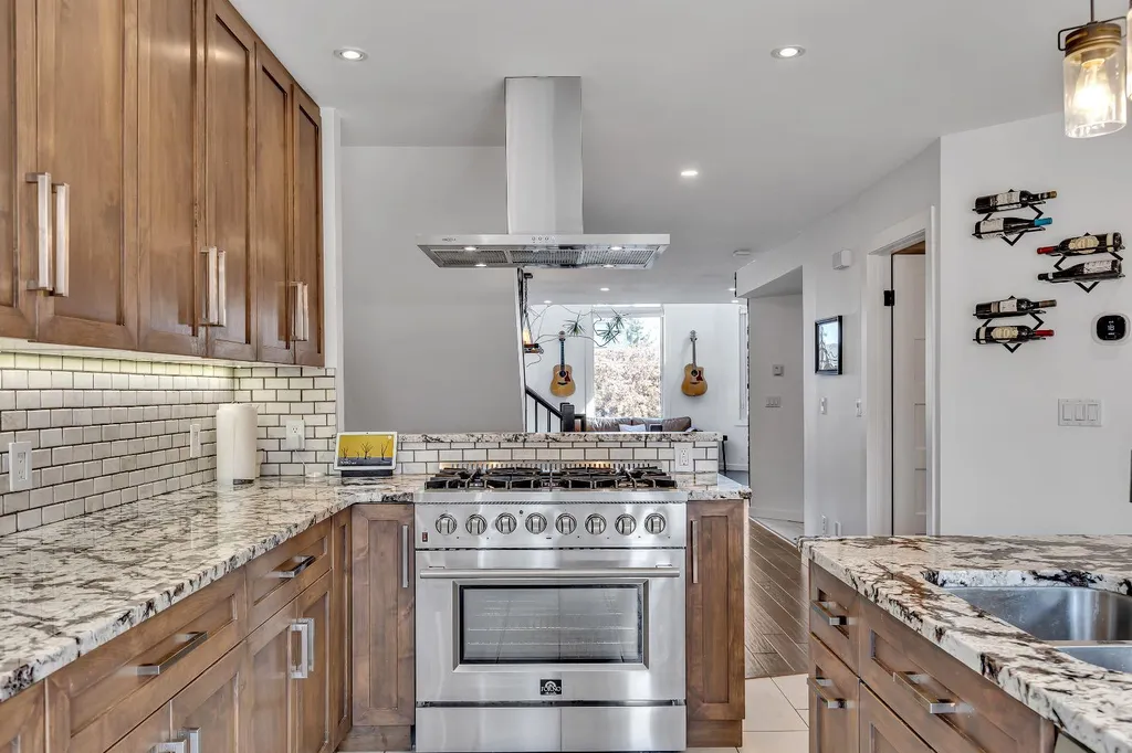 2033 21 Avenue SW Calgary AB T2T 0N8