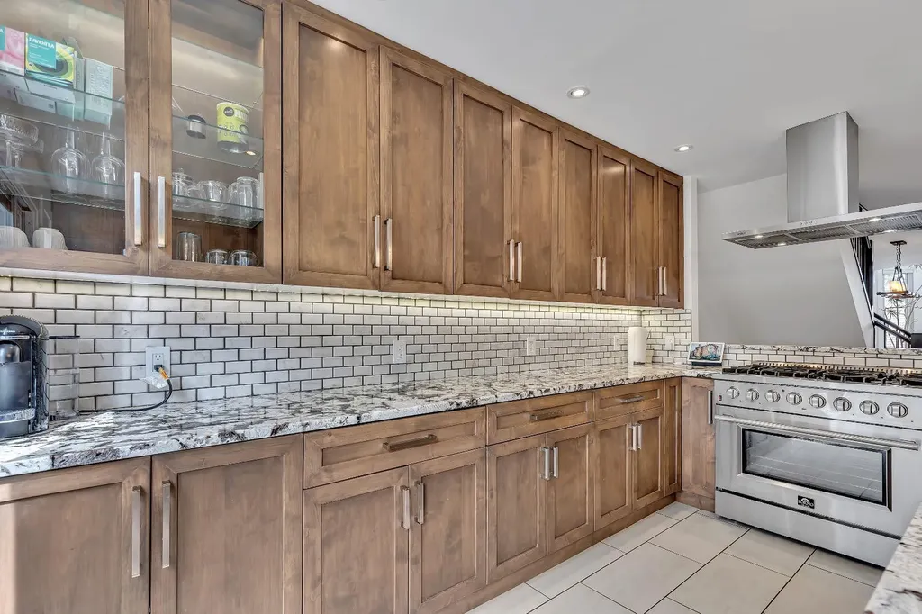 2033 21 Avenue SW Calgary AB T2T 0N8