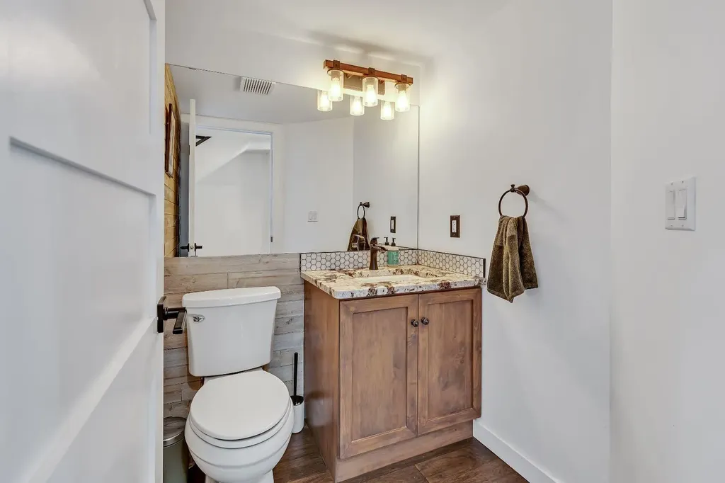 2033 21 Avenue SW Calgary AB T2T 0N8