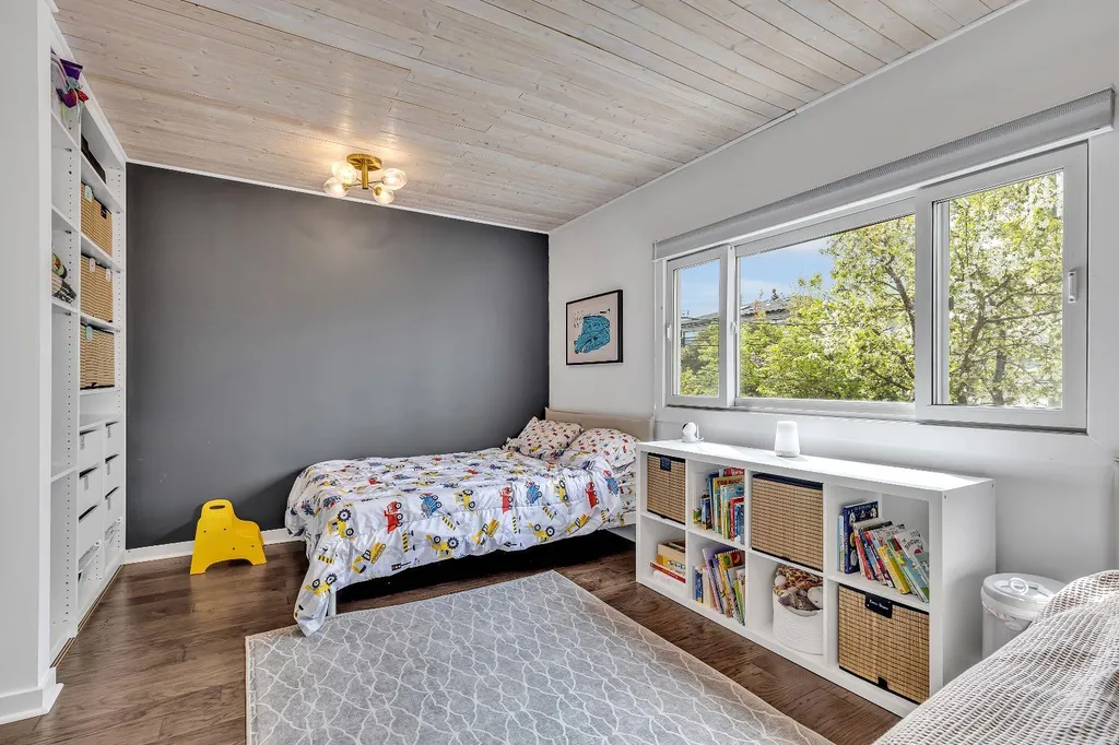 2033 21 Avenue SW Calgary AB T2T 0N8