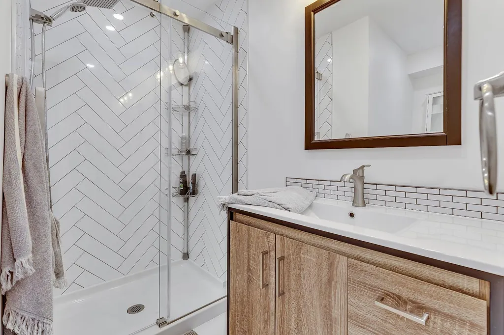 2033 21 Avenue SW Calgary AB T2T 0N8