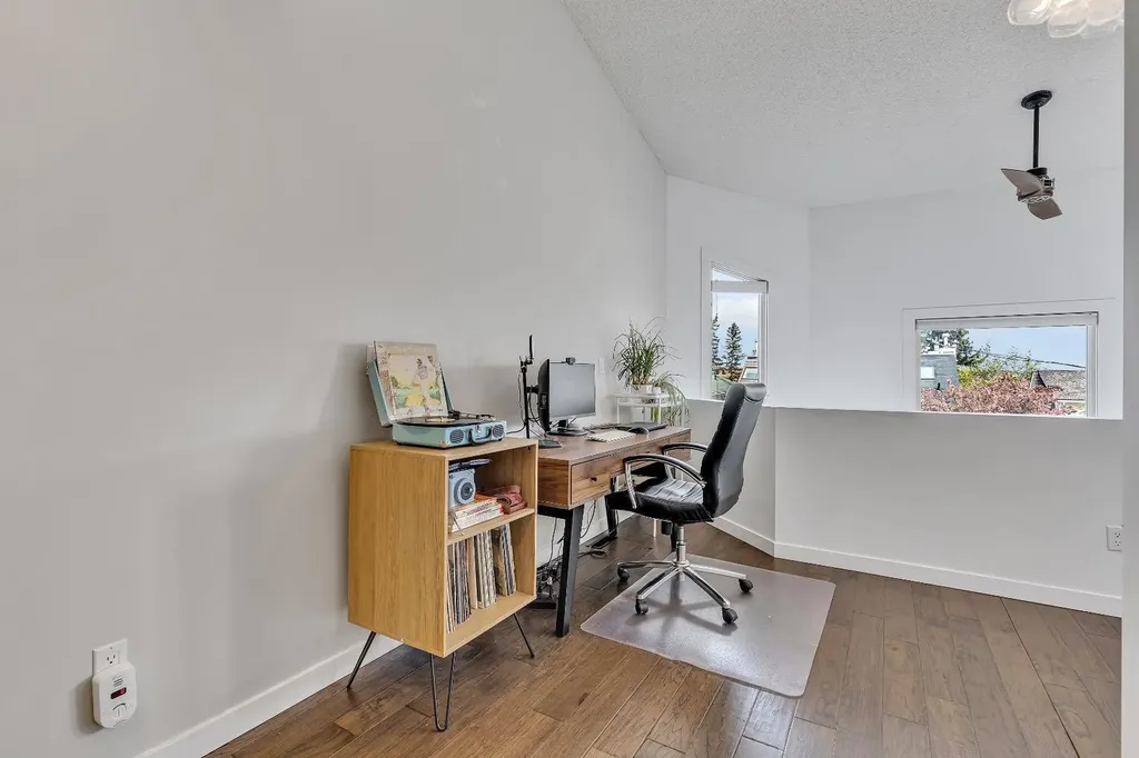 2033 21 Avenue SW Calgary AB T2T 0N8