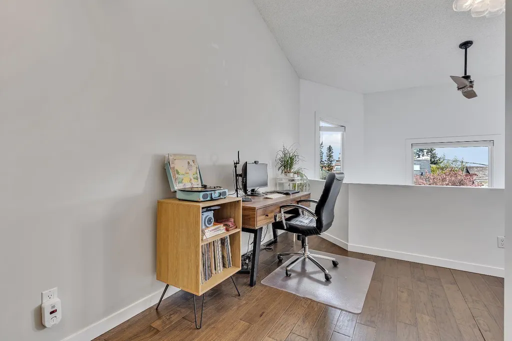 2033 21 Avenue SW Calgary AB T2T 0N8