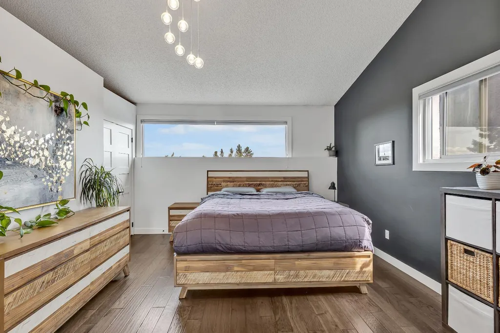 2033 21 Avenue SW Calgary AB T2T 0N8