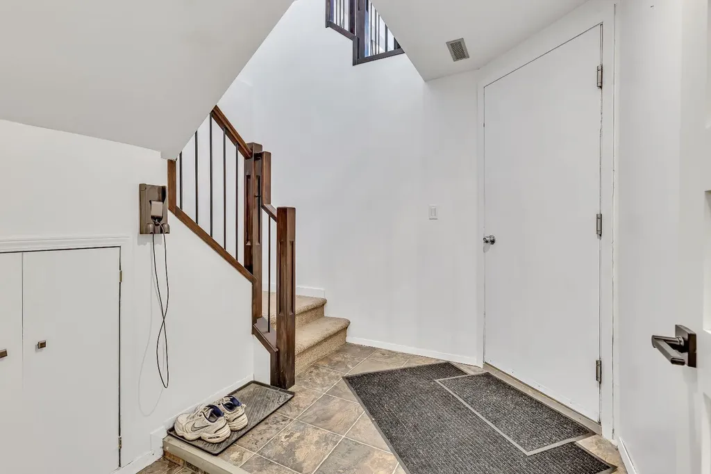 2033 21 Avenue SW Calgary AB T2T 0N8