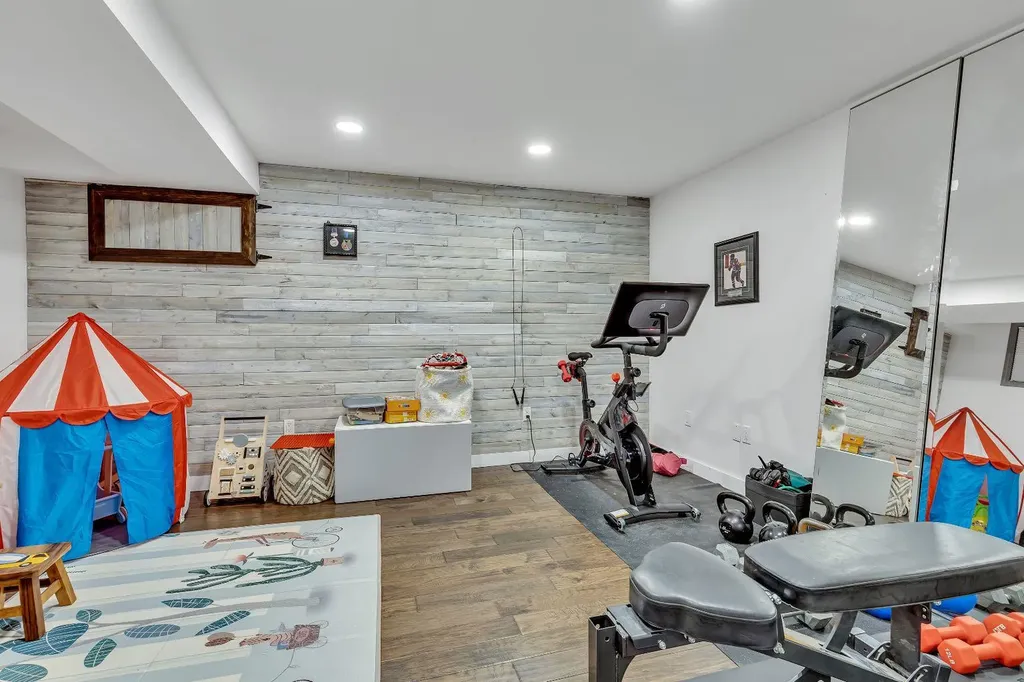 2033 21 Avenue SW Calgary AB T2T 0N8