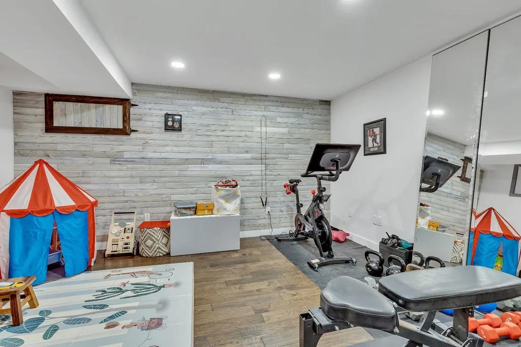 2033 21 Avenue SW Calgary AB T2T 0N8